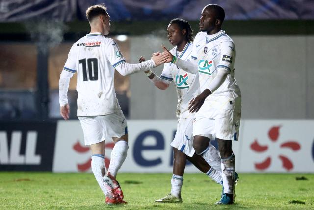 Lorient's Senegalese forward #07 Bamba Dieng (R) celebrates with team mates after scoring his team's first goal during the French Cup round of 32 football match between Hauts Lyonnais and FC Lorient at the Envol Stadium in Andrezieux-Bouthéon, central-eastern France, on January 10, 2026. (Photo by Alex MARTIN / AFP)