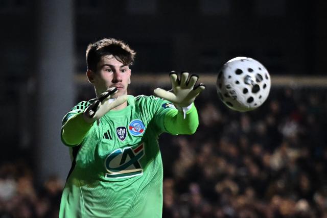 Strasbourg's Belgian goalkeeper #01 Mike Penders intercepts the ball during the French Cup round of 32 football match between US Avranches and RC Strasbourg at The Rene-Fenouillere stadium in Avranches, western France on January 10, 2026. (Photo by Lou BENOIST / AFP)