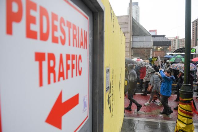 Protesters gather outside of the ICE Field office in Philadelphia, Pennsylvania during a protest against ICE and the killing of Renee Good on Saturday, January 10, 2025. A US Immigration and Customs Enforcement (ICE) agent shot and killed an American woman on the streets of Minneapolis January 7, leading to huge protests and outrage from local leaders who rejected White House claims she was a domestic terrorist. The woman, identified in local media as 37-year-old Renee Nicole Good, was hit at point blank range as she apparently tried to drive away from agents who were crowding around her car, which they said was blocking their way. (Photo by Matthew HATCHER / AFP)