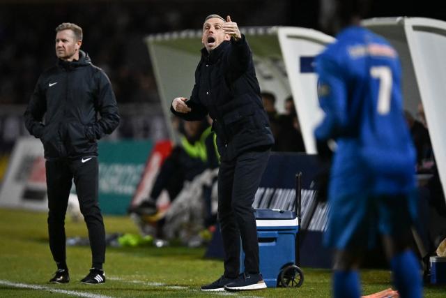 Strasbourg’ British head coach Gary O’Neil reacts during the French Cup round of 32 football match between US Avranches and RC Strasbourg at The Rene-Fenouillere stadium in Avranches, western France on January 10, 2026. (Photo by Lou BENOIST / AFP)