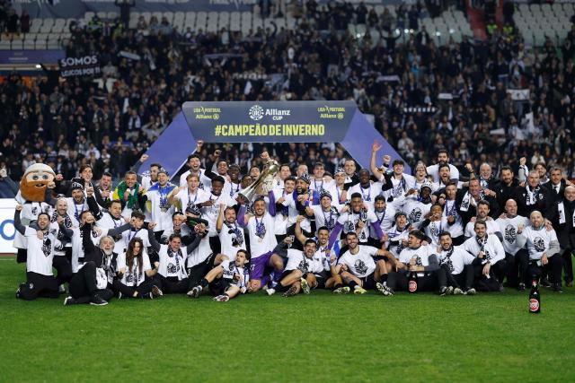 Vitoria Guimaraes's players and staff members celebrate after winning the Portuguese Taca da Liga (League Cup) final football match between Vitoria SC and SC Braga at the Dr. Magalhaes Pessoa stadium in Leiria, on January 10, 2026. Vitoria Guimaraes won the finale 2-1. (Photo by FILIPE AMORIM / AFP)