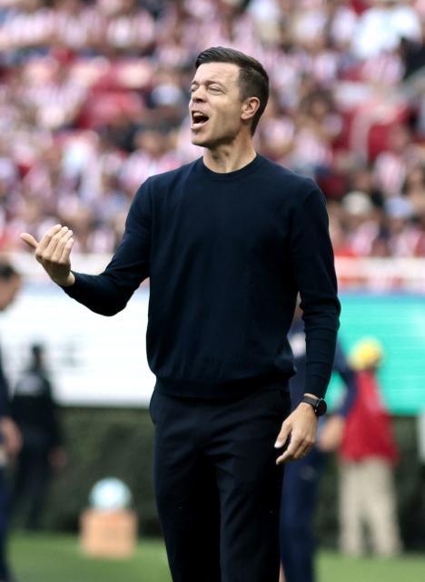 Pachuca's Argentine head coach Esteban Solari reacts during the Liga MX Clausura football match between Guadalajara and Pachuca at the Akron Stadium in Zapopan, Mexico on January 10, 2026. (Photo by Ulises Ruiz / AFP)