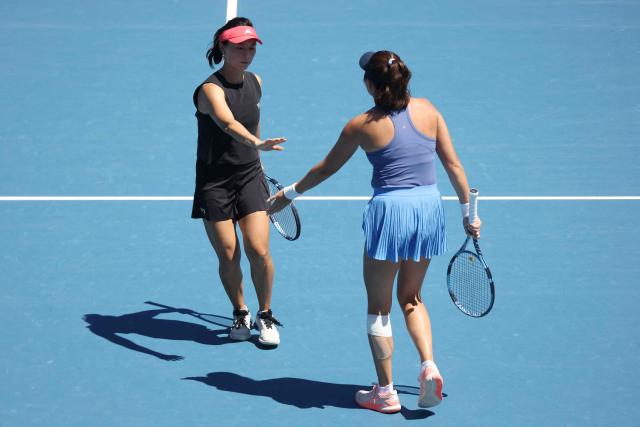 China's Yang Zhaoxuan (R) and Xu Yifan react on a point against Guo Hanyu of China and Kristina Mladenovic of France during their women's doubles final match at the WTA Auckland Classic tennis tournament in Auckland on January 11, 2026. (Photo by Michael Bradley / AFP)