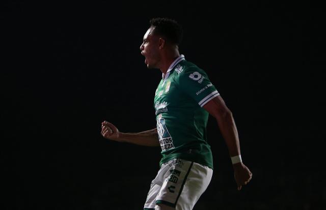 Leon's Panamanian forward #11 Ismael Diaz celebrates after scoring the opening goal during the Liga MX Clausura football match between Leon and Cruz Azul at Leon Stadium in Leon, Mexico on January 10, 2026. (Photo by Mario VAZQUEZ / AFP)