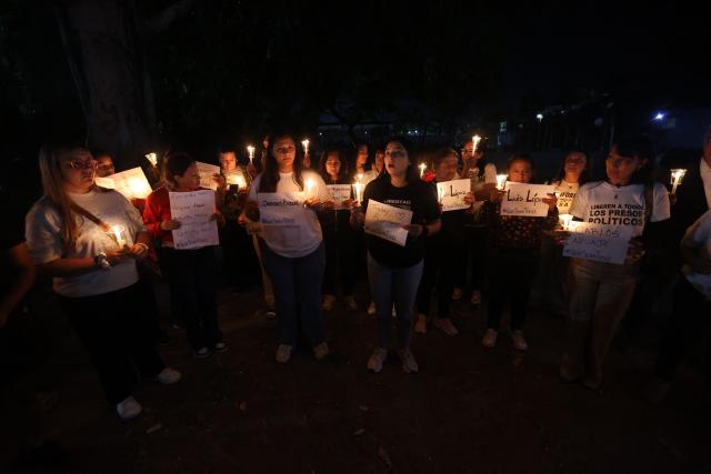 Relatives of political prisoners lit candles during a vigil outside El Rodeo I prison in Guatire, Miranda State, some 30 kilometers east of Caracas on January 10, 2026. Venezuela on January 8 began releasing a "large number" of political prisoners, including several foreigners, in a move praised by US President Donald Trump as a step toward cooperation after the ouster of ruler Nicolas Maduro. (Photo by Pedro MATTEY / AFP)