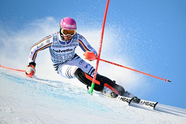 Germany’s Linus Strasser competes in the first run of the Men's Slalom, part of the FIS Alpine Ski World Cup 2025-2026 in Adelboden, soutwestern Switzerland on January 11, 2026. (Photo by Fabrice COFFRINI / AFP)