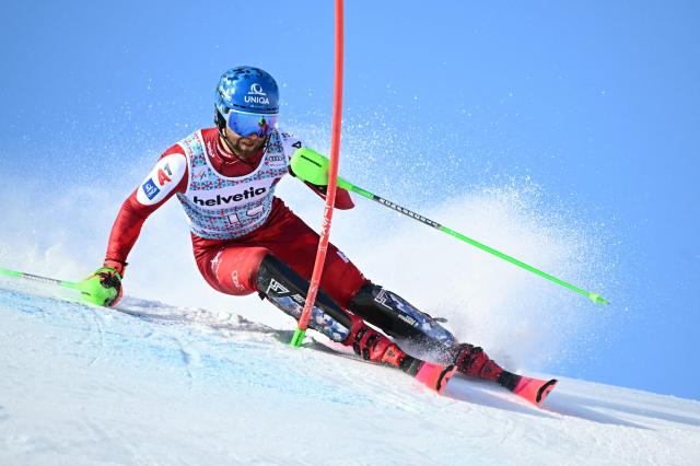 Austria’s Marco Schwarz competes in the first run of the Men's Slalom, part of the FIS Alpine Ski World Cup 2025-2026 in Adelboden, soutwestern Switzerland on January 11, 2026. (Photo by Fabrice COFFRINI / AFP)