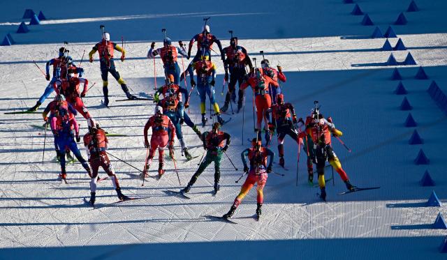 Athletes take the start to the men's 4x7,5km relay competition of the IBU Biathlon World Cup in Oberhof, eastern Germany on January 11, 2026. (Photo by Tobias SCHWARZ / AFP)