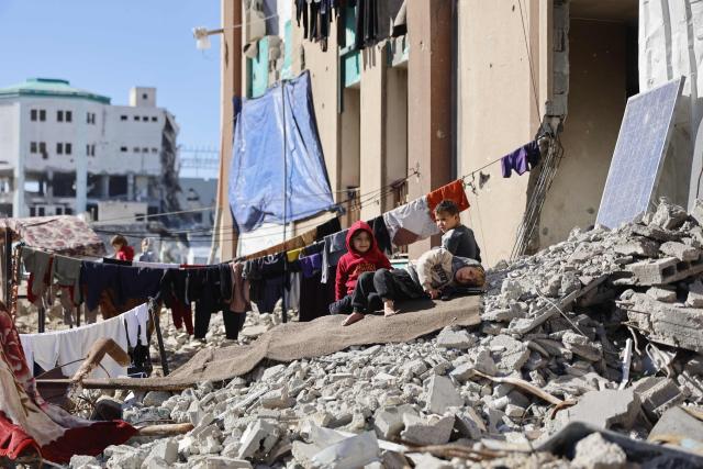 Laundry hangs on lines strung across the rubble of destroyed buildings where displaced Palestinian families set-up their home shelters, in Gaza City on January 11, 2026. The majority of Gaza's 2.4 million people have been displaced, often multiple times, by the war that began with Hamas's attack on southern Israel on October 7, 2023. With displaced families living in tented camps, a serious concerns has been raised over their living conditions. (Photo by Omar AL-QATTAA / AFP)