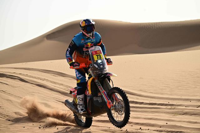 Spanish rider Edgar Canet competes with a Ktm 450 Rally Factory in the Stage 7 of the 48th edition of the Dakar Rally 2026, between Riyadh and Wadi ad-Dawasir, Saudi Arabia, on January 11, 2026. (Photo by Giuseppe CACACE / AFP)