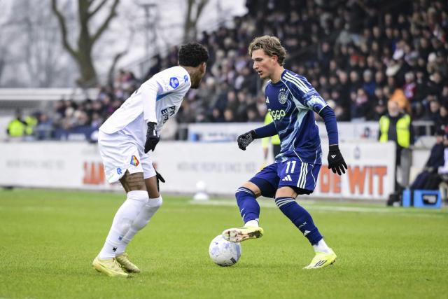 SC Telstar's Curacaoan midfielder #11 Tyrese Noslin fights for the ball with Ajax's Belgian forward #11 Mika Godts during the Dutch Eredivisie football match between Telstar and Ajax at BUKO Stadion in Velsen-Zuid on January 11, 2026. (Photo by Olaf KRAAK / ANP / AFP) / Netherlands OUT