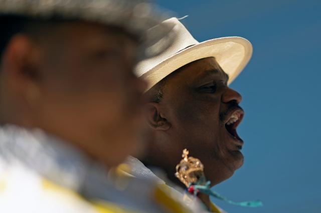 A reveller sings during the traditional Reinado de Nossa Senhora do Rosario, Santa Efigenia e Sao Benedito (Reign of Our Lady of the Rosary, St Efigenia and St. Benedict) festival to honour Chico Rei, through the historic streets of Ouro Preto, Brazil, on January 11, 2026. According to tradition, Chico was the king of a tribe in Congo brought by the Portuguese as a slave and who managed to buy his freedom and that of other slaves to become 'king' in Ouro Preto and, from then on, part of the Brazilian folklore. More than 30 congado guards from Ouro Preto and the region take part in the event. (Photo by Douglas MAGNO / AFP)
