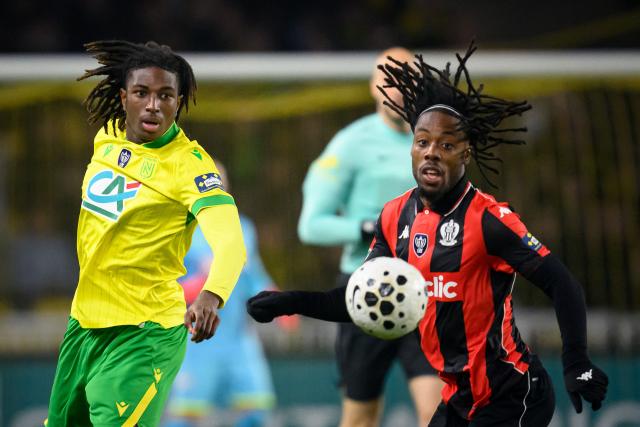 Nantes' French defender #04 Tylel Tati (L) fights for the ball with Nice's Nigerian forward #09 Terem Moffi during the French Cup round of 32 football match between FC Nantes and OGC Nice at the Stade de la Beaujoire–Louis Fonteneau in Nantes, western France on January 11, 2026. (Photo by Loic VENANCE / AFP)