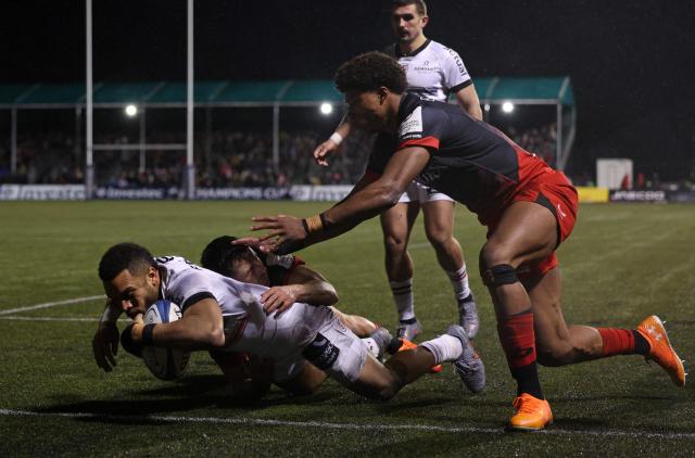 Toulouse's French wing Matthis Lebel scores the team's second try during the European Rugby Champions Cup pool 1, rugby union match between Saracens and Stade Toulousain at the StoneX Stadium in north London on January 11, 2026. (Photo by Adrian Dennis / AFP)