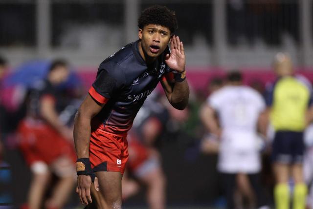 Saracens' English wing Noah Caluori gestures during the European Rugby Champions Cup pool 1, rugby union match between Saracens and Stade Toulousain at the StoneX Stadium in north London on January 11, 2026. (Photo by Adrian Dennis / AFP)