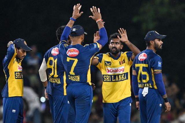Sri Lanka's Eshan Malinga (2R) celebrates with teammates after taking the wicket of Pakistan's Sahibzada Farhan during the third and final Twenty20 international cricket match between Pakistan and Sri Lanka at the Rangiri Dambulla International Stadium in Dambulla on January 11, 2026. (Photo by Ishara S. KODIKARA / AFP)