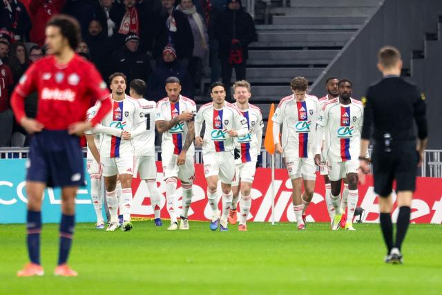 Lyon's team players celebrate scoring the opening goal during the French Cup round of 32 football match between Lille OSC and Olympique Lyonnais at the Stade Pierre-Mauroy in Villeneuve-d'Ascq, northern France on January 11, 2026. (Photo by Francois LO PRESTI / AFP)