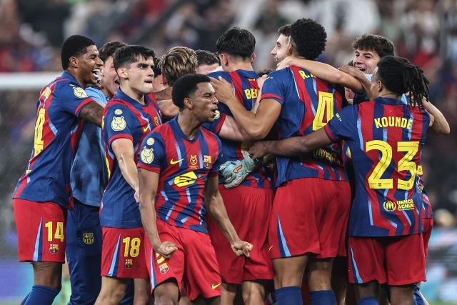 TOPSHOT - Barcelona's players celebrate after winning the Spanish Super Cup final football match between FC Barcelona and Real Madrid at the King Abdullah Stadium in Jeddah on January 11, 2026. (Photo by Fadel SENNA / AFP)