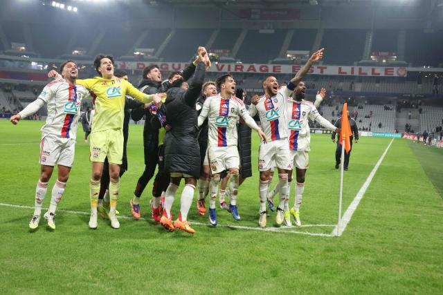 Lyon's team players celebrate their victory after the French Cup round of 32 football match between Lille OSC and Olympique Lyonnais at the Stade Pierre-Mauroy in Villeneuve-d'Ascq, northern France on January 11, 2026. (Photo by Francois LO PRESTI / AFP)