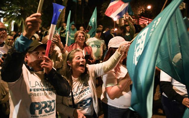 Supporters of Costa Rica's presidential candidate Laura Fernandez of the Sovereign People party shout slogans during a debate outside the Supreme Electoral Tribunal (TSE) in San Jose, Costa Rica on January 11, 2026. (Photo by Ezequiel BECERRA / AFP)