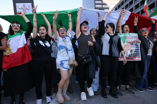 People take part in a “Free Iran” rally in Los Angeles, California, on January 11, 2026. The Norway-based NGO Iran Human Rights (IHR) said it had confirmed the killing of at least 192 protesters but warned the actual death toll could already amount to several hundreds, or even more. The IHR has an extensive network of sources in the country. The protests, initially sparked by anger over the rising cost of living, have evolved into a movement against the theocratic system in place in Iran since the 1979 revolution. They have already lasted two weeks. (Photo by Jonathan Alcorn / AFP)