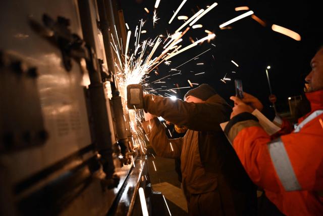 Farmers stop truck drivers to inspect transport of foreign products, as part of national protests against the EU-Mercosur agreement and the government's handling of the contagious nodular dermatitis (CND) epidemic, on the harbour of Le Havre, northwestern France on January 12, 2026. (Photo by Lou BENOIST / AFP)