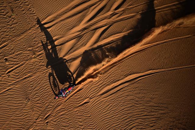 US rider Ricky Brabec competes with a Honda Crf 450 in Stage 8 of the 48th edition of the Dakar Rally 2026, between Wadi ad-Dawasir and Wadi ad-Dawasir in Saudi Arabia on January 12, 2026. (Photo by Giuseppe CACACE / AFP)