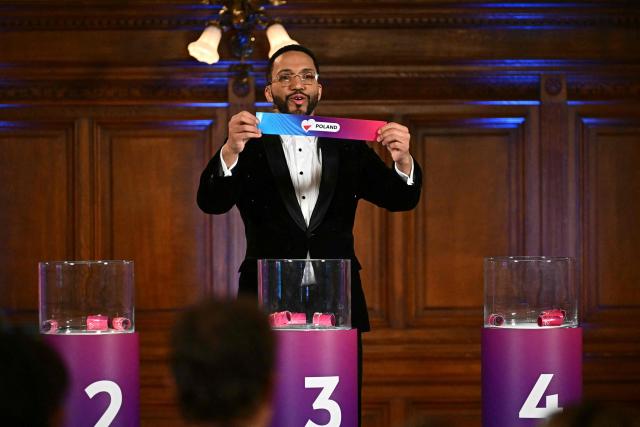 Moderator Austrian singer Cesar Sampson holds a draw for Poland during the draw session for the two semi-final events of the Eurovision Song Contest 2026 on stage at the Vienna’s city hall in Vienna, Austria, on January 12, 2026. Vienna hosts the Eurovision Song Contest 2026 on May 12-14. (Photo by Joe Klamar / AFP)