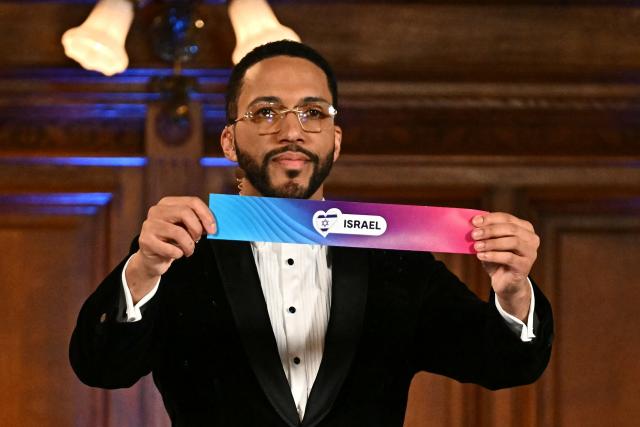 Moderator Austrian singer Cesar Sampson holds a draw for Israel during the draw session for the two semi-final events of the Eurovision Song Contest 2026 on stage at the Vienna’s city hall in Vienna, Austria, on January 12, 2026. Vienna hosts the Eurovision Song Contest 2026 on May 12-14. (Photo by Joe Klamar / AFP)