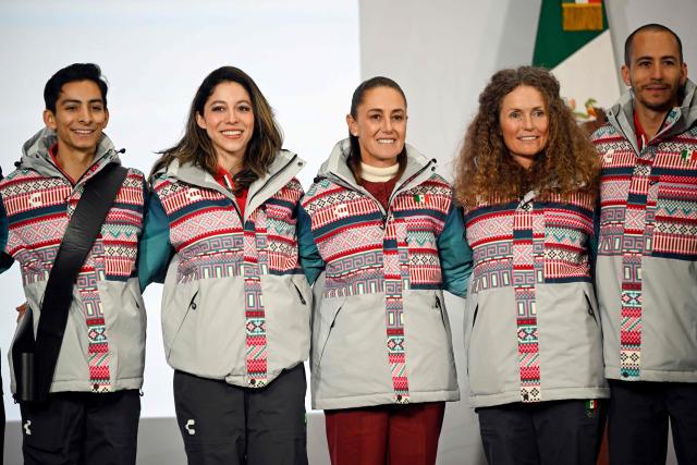 Mexico’s President Claudia Sheinbaum and Mexican athletes Allan Corona (R), Sarah Schleper (2nd R), Donovan Carrillo (L) and Regina Martinez (2nd L) pose for a photo during the flag-raising ceremony for the Mexican delegation that will participate in the Milano-Cortina 2026 Winter Olympic Games, after her daily press conference at the National Palace in Mexico City on January 12, 2026. (Photo by Alfredo ESTRELLA / AFP)