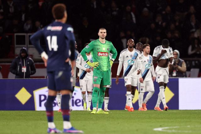 Paris Saint-Germain's French goalkeeper #01 Lucas Chevalier reacts after Paris FC's French midfielder #14 Jonathan Ikone scored his team´s first goal during the French Cup round of 32 football match between between Paris Saint-Germain (PSG) and Paris FC at the Parc des Princes stadium in Paris on January 12, 2026. (Photo by Anne-Christine POUJOULAT / AFP)