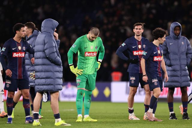 Paris Saint-Germain's French goalkeeper #01 Lucas Chevalier (C) reacts after losing their French Cup round of 32 football against Paris FC at the Parc des Princes stadium in Paris on January 12, 2026. (Photo by Anne-Christine POUJOULAT / AFP)