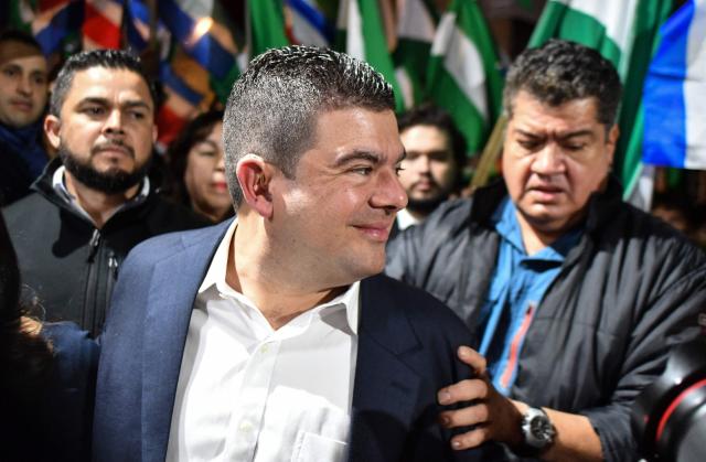 Supporters of Costa Rica's presidential candidate Alvaro Ramos of the Partido Liberacion (PLN) arrives for a debate at the Supreme Electoral Tribunal (TSE) in San Jose, Costa Rica on January 12, 2026. Costa Rica will hold presidential election on February 1. (Photo by EZEQUIEL BECERRA / AFP)