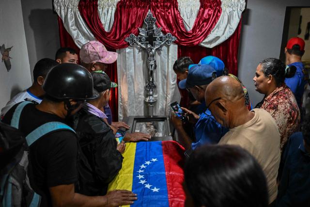 EDITORS NOTE: Graphic content / Relatives and friends of political prisoner Edilson Torres who died in custody, attend his funeral in Guanare, Portuguesa state, Venezuela on January 12, 2026. Venezuela said January 12, it had freed dozens more political prisoners as rights groups questioned the numbers and family members clamored for speedier releases after the US military ouster of long-term autocrat Nicolas Maduro. (Photo by Ronaldo SCHEMIDT / AFP)