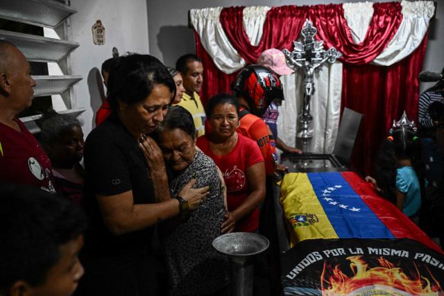 Relatives and friends of political prisoner Edilson Torres who died in custody, attend his funeral in Guanare, Portuguesa state, Venezuela on January 12, 2026. Venezuela said January 12, it had freed dozens more political prisoners as rights groups questioned the numbers and family members clamored for speedier releases after the US military ouster of long-term autocrat Nicolas Maduro. (Photo by Ronaldo SCHEMIDT / AFP)