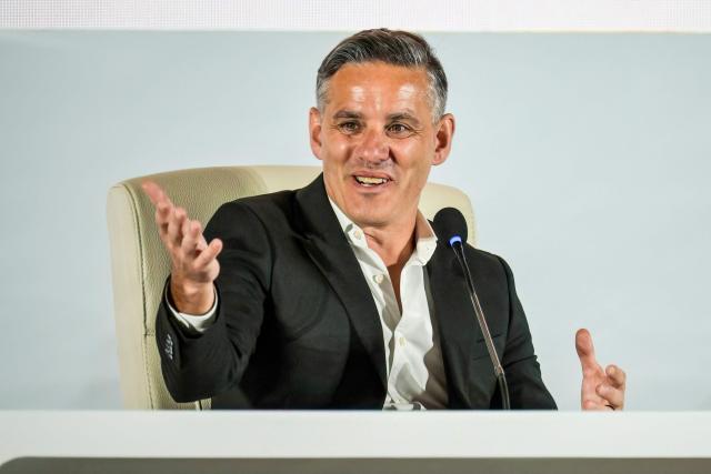 English manager John Herdman, new head coach of Indonesia's national football team, answers journalists' questions during a press conference in Jakarta on January 13, 2026. New Indonesia coach John Herdman on January 13 targeted qualification for the 2030 World Cup, warning there were no more excuses. Herdman comes in following the departure of Barcelona and Dutch great Patrick Kluivert, who left the Indonesia job after failing to get them to this year's World Cup. (Photo by BAY ISMOYO / AFP)