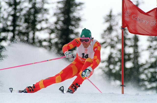 (FILES) Swiss skier Pirmin Zurbriggen speeds past a gate during the men's giant slalom at the Winter Olympic Games 25 February 1988 in Nakiska, near Calgary. Italian Alberto Tomba won the gold medal in front of Austrian Hubert Strolz (silver) and Zurbriggen (bronze). AFP PHOTO (Photo by AFP)