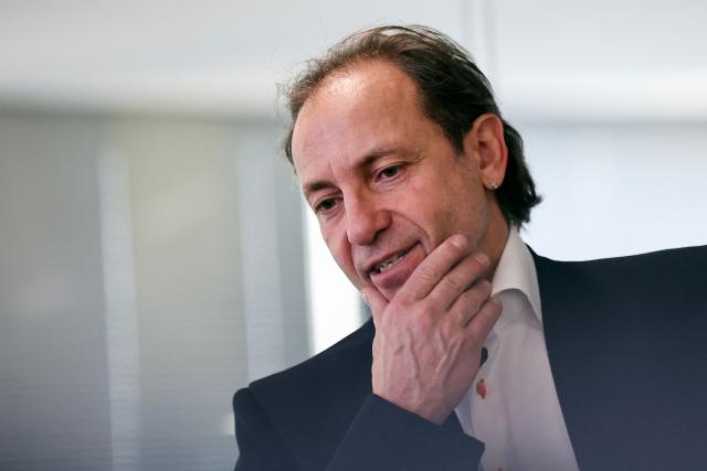 French former Olympic figure skater Philippe Candeloro gestures as he arrives to address media during a press conference, in Issy-Les-Moulineaux, in the outskirts of Paris on January 13, 2026. (Photo by Anne-Christine POUJOULAT / AFP)