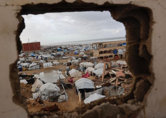 A photograph shows tent shelters housing displaced Palestinian families set up along the shore in Gaza City as strong winter winds sweep the Palestinian enclave on January 13, 2026. A fragile ceasefire has been in place since October, following a deadly war waged by Israel in response to Hamas's unprecedented October 7, 2023 attack on Israel. Nearly 80 percent of buildings in Gaza have been destroyed or damaged by the war, according to UN data. (Photo by Omar AL-QATTAA / AFP)