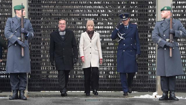 German Defence Minister Boris Pistorius (2nd L) and the European Union's High Representative for Foreign Affairs and Security Policy Kaja Kallas (C) lay a wreath at the memorial of the German armed forces Bundeswehr dedicated to the Bundeswehr members who lost their lives in the line of duty, at the defence ministry in Berlin, during their meeting on January 13, 2026. (Photo by John MACDOUGALL / AFP)