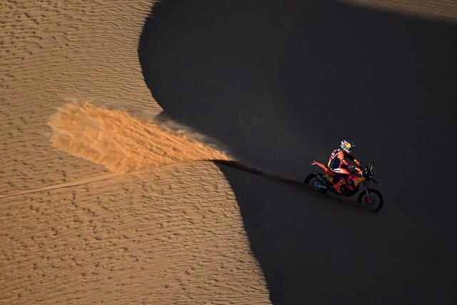 Argentinian rider Luciano Benavides competes with a Ktm 450 Rally Factory in Stage 9, a marathon stage, during the 48th edition of the Dakar Rally 2026 between Wadi ad-Dawasir and Bisha in Saudi Arabia on January 13, 2026. (Photo by Giuseppe CACACE / AFP)