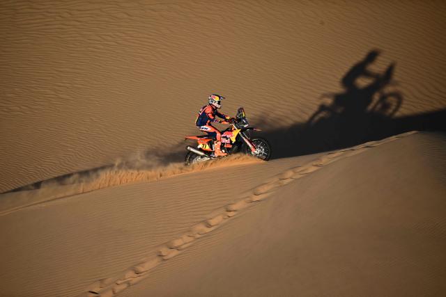 Argentinian rider Luciano Benavides competes with a Ktm 450 Rally Factory in Stage 9, a marathon stage, during the 48th edition of the Dakar Rally 2026 between Wadi ad-Dawasir and Bisha in Saudi Arabia on January 13, 2026. (Photo by Giuseppe CACACE / AFP)