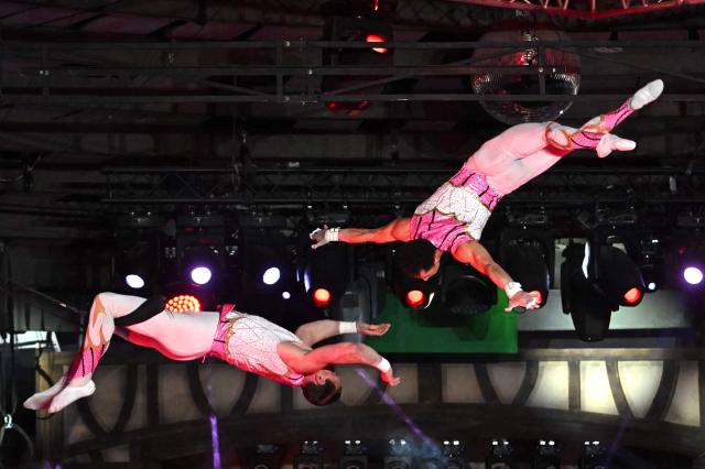 Argentine and American acrobats, members of the 'Flying Tabares' group, perform on air at the Capital Grand Circus during the awarding ceremony of the 16th Budapest International Circus Festival in Budapest, Hungary, on January 12, 2026. This  festival is the second-largest professional circus arts event globally, ranking just behind the International Circus Festival of Monte-Carlo. (Photo by Attila KISBENEDEK / AFP)