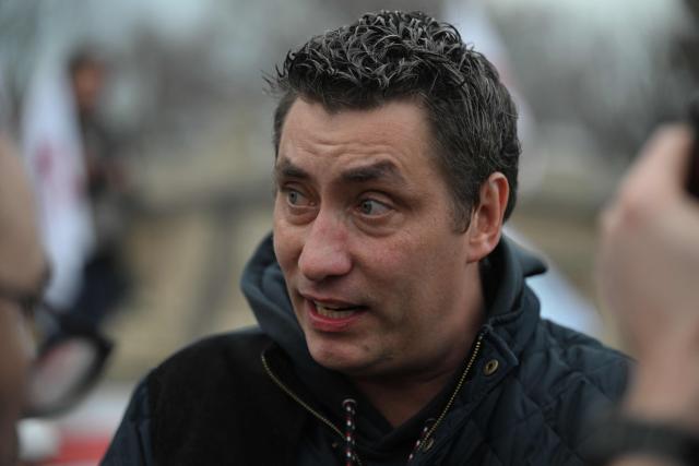 Chairman of the JA (Young Farmers), Samuel Vandaele takes part in a protest in front of the National Assembly to demand "concrete and immediate action" from the government, in Paris on January 13, 2026. Called by the French union National Federation of Agricultural Holders' Unions (FNSEA) and "Jeunes Agriculteurs" union and a few days before the signing of the EU-Mercosur agreement, a convoy of farmers entered the capital early in the morning. (Photo by Martin LELIEVRE / AFP)