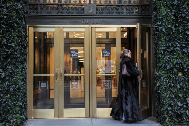 A person enters the Saks Fifth Avenue department store in New York on January 13, 2026. US consumer inflation was steady in December as analysts expected, government data showed on January 13, 2026, capping a year in which affordability worries flared while President Donald Trump's tariffs weighed on the economy. The consumer price index (CPI), a key inflation gauge, rose 2.7 percent last month from a year ago, the same rate as in November, said the Department of Labor. (Photo by ANGELA WEISS / AFP)