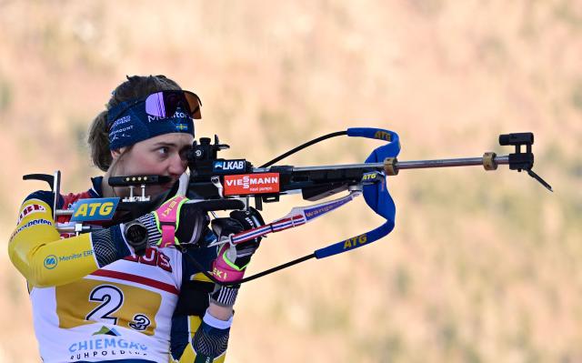 Sweden's Elvira Oeberg  warms up at the shooting range prior to the women's 4x6km relay competition of the IBU Biathlon World Cup in Ruhpolding, southern Germany on January 14, 2026. (Photo by Tobias SCHWARZ / AFP)