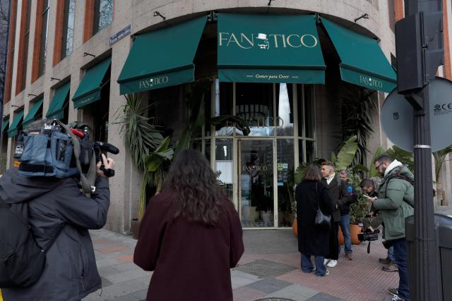 Media take images of the Fanatico restaurant in Madrid, on January 14, 2026 after a fire allegedly started from flares lit up inside the restaurant, according to Spanish media. (Photo by Pierre-Philippe MARCOU / AFP)