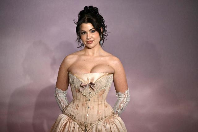 French content creator Marie (Enjoyphoenix) arrives for the World premiere of "Bridgerton Season 4" at the Palais Brongniart in Paris on January 14, 2026. (Photo by JULIEN DE ROSA / AFP)