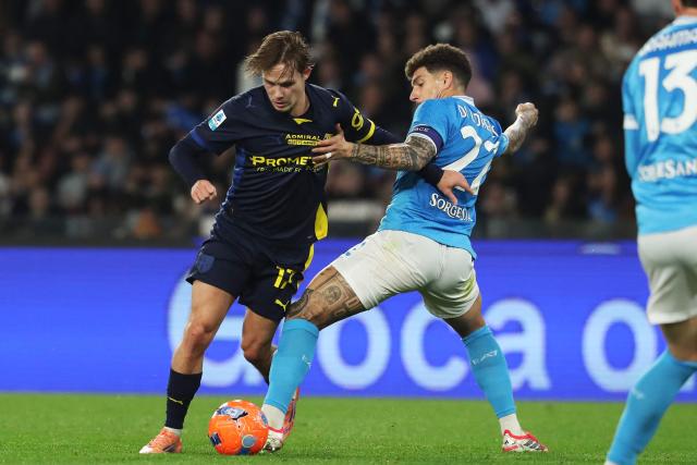 Parma's Swedish forward #17 Jacob Ondrejka (L) fights for the ball with Napoli's Italian defender #22 Giovanni Di Lorenzo during the Italian Serie A football match between Napoli and Parma at the Diego Armando Maradona Stadium in Naples on January 14, 2026. (Photo by CARLO HERMANN / AFP)