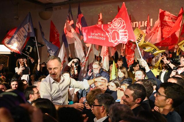 Socialistes et Apparentes' MP and candidate for mayor in Paris Emmanuel Gregoire gestures next to Place publique's centre-left party leader and Frane's MEP Raphaël Glucksmann after delivering a speech during a meeting of the united left at La Bellevilloise in Paris on January 14, 2026. Socialistes et Apparentes' MP Emmanuel Gregoire, candidate for the united left, outside La France Insoumise party, in the municipal elections to be held on March 15 and 22, 2026, holds his first campaign rally. (Photo by Martin LELIEVRE / AFP)